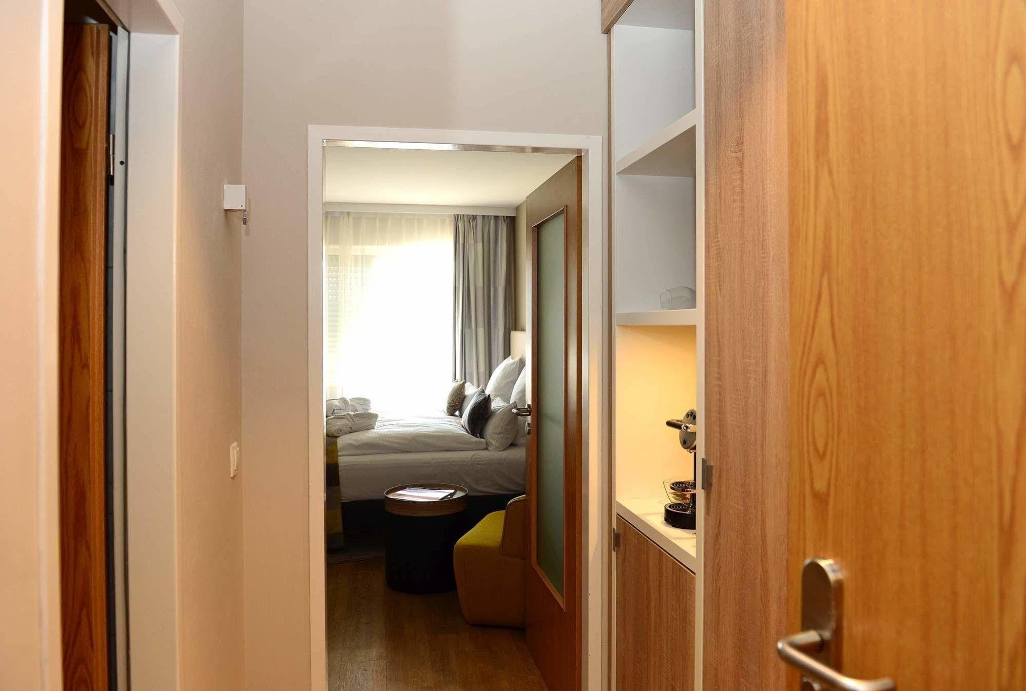 Frederics Muenchen City Schwabing Luaran gambar